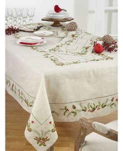 Saro Lifestyle Christmas Table Runner With Embroidered Pinecone And Holly Design 8 Saro Lifestyle Christmas Table Runner With Embroidered Pinecone And Holly Design -VilleroyBoch shop 16074097 fpx