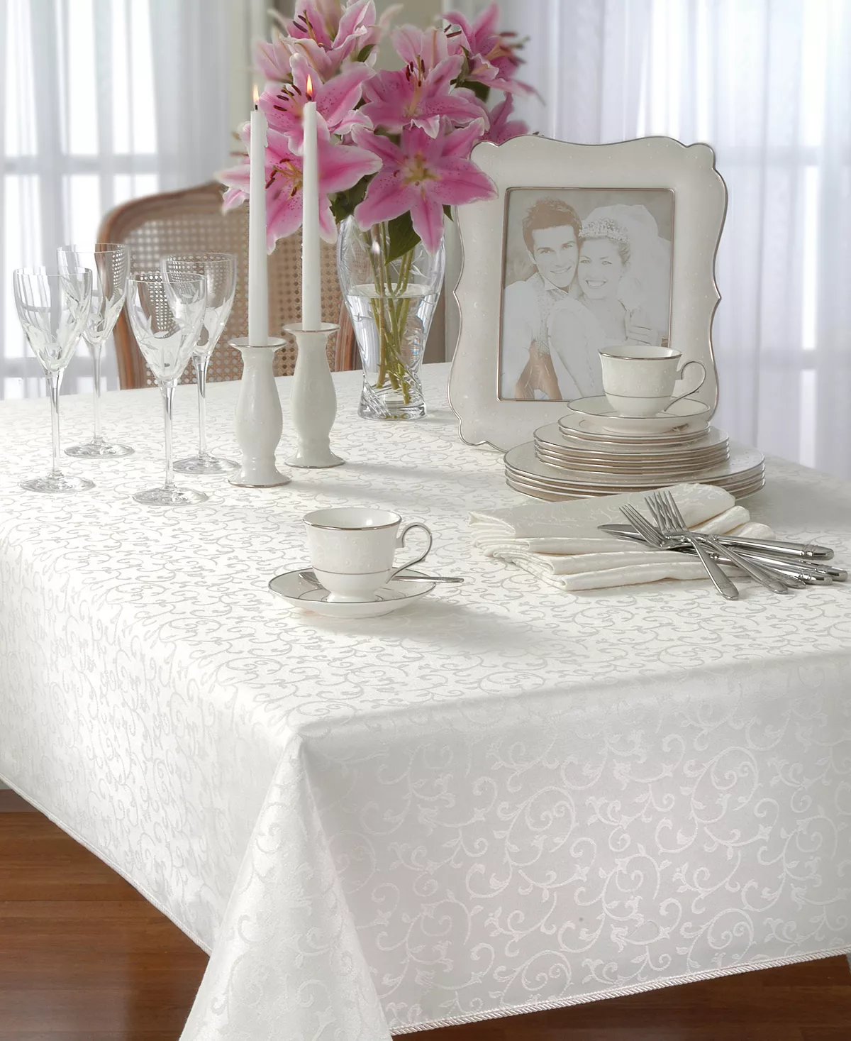 Lenox Opal Innocence Round Tablecloth, 90 X 90