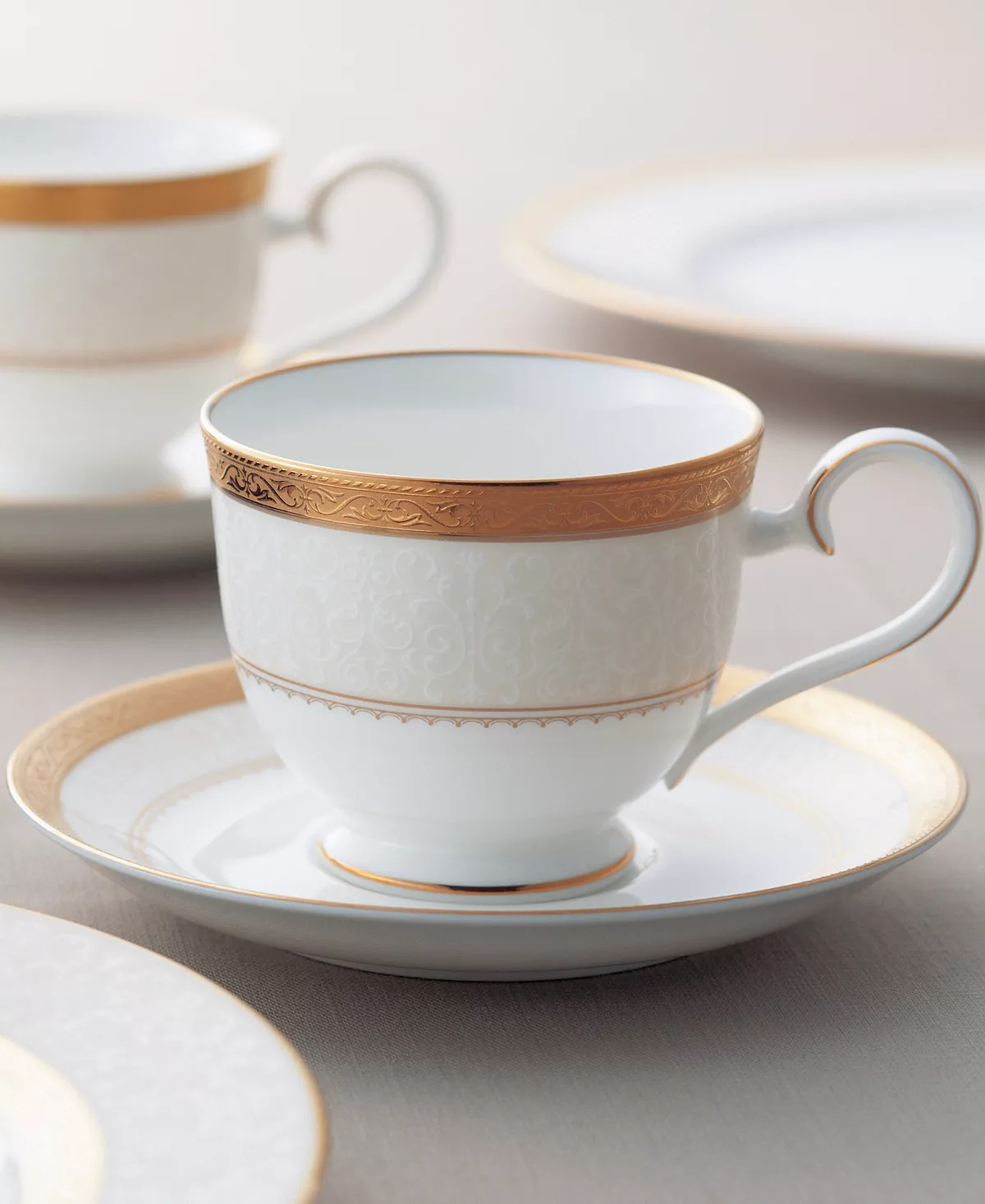 Odessa Gold Set Of 4 Saucers, Service For 4 Noritake Odessa Gold Set Of 4 Saucers, Service For 4 -VilleroyBoch shop