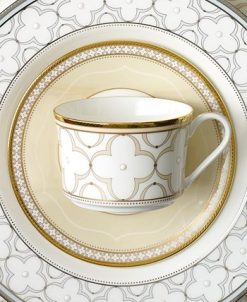 Noritake Trefolio Gold Set Of 4 Saucers, Service For 4 -VilleroyBoch shop 24055473 fpx